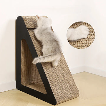 TriPlay Kratzdreieck – 2-in-1 Katzen-Kratzbrett mit Ball