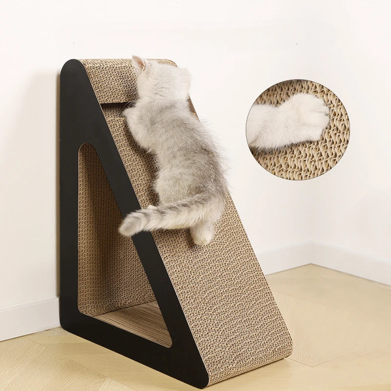 TriPlay Kratzdreieck – 2-in-1 Katzen-Kratzbrett mit Ball